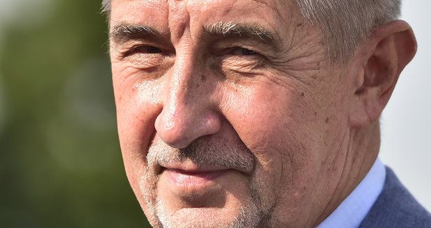 Babiš dal Hradu seznam ministrů včetně Pocheho. O důvěru požádá ve středu