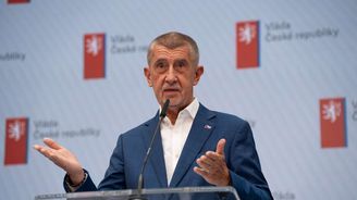 Babiš si bere občany do úst, jen když mu teče do bot. Na lidi jinak zvysoka kašle Babiš si bere občany do úst, jen když mu teče do bot. Na lidi jinak zvysoka kašle