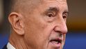Český premiér Andrej Babiš hovoří s novináři při příjezdu na summit Evropské unie v Bruselu (15. 10. 2026). Český premiér Andrej Babiš hovoří s novináři při příjezdu na summit Evropské unie v Bruselu (15. 10. 2026).