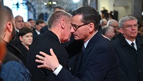 Andrej Babiš vyrazil do Varšavy na pohřeb otce polského premiéra Morawieckého