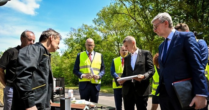Návštěva premiéra Andreje Babiše (ANO) ve státním podniku Explosia (květen 2026)