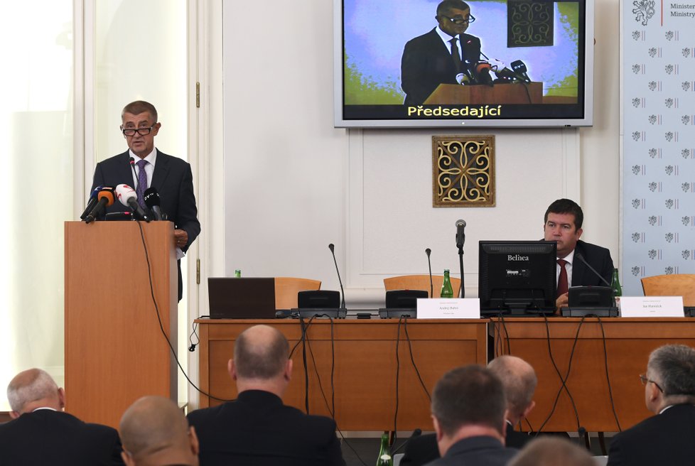 Premiér Andrej Babiš (ANO) a vicepremiér Jan Hamáček (ČSSD) na poradě vedoucích zastupitelských úřadů ČR v zahraničí (27.8. 2018)