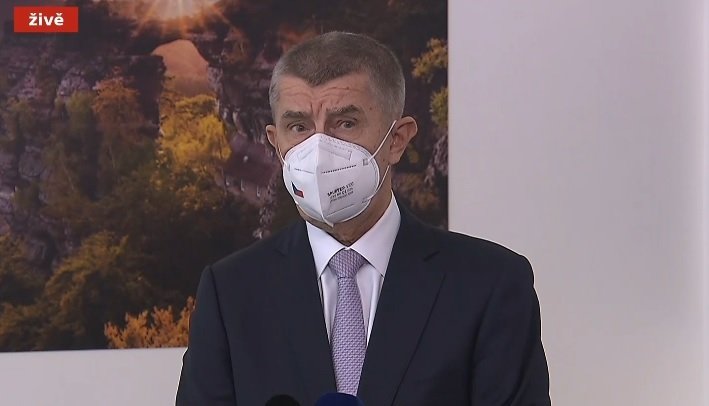 Premiér Andrej Babiš (ANO) před odletem na jednání V4 (23.11.2021)