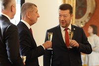 Okamurův projev proti Ukrajincům: Babiš mlčí? Ale prozradil cestu na jednání koalice ochotných