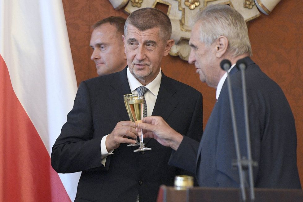 Babiš podruhé premiérem: Jmenování Milošem Zemanem, který tak prý splnil svůj slib.