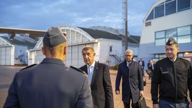 Premiér Andrej Babiš (ANO) před odletem do Alžírska (26.10.2026)