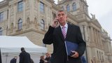 Babiš razí zákaz mobilů ve školách, ODS varuje před skanzenem. Odborníci: Mělo to přijít už dávno!