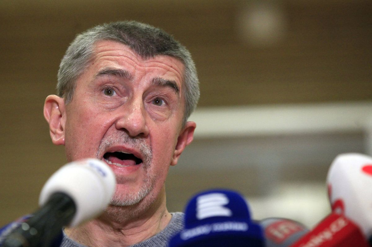 Andrej Babiš komentoval výsledky 1. kola prezidentských voleb v sokolovně v Průhonicích