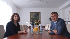 Jana Maláčová (ČSSD) s premiérem Andrejem Babišem (ANO)