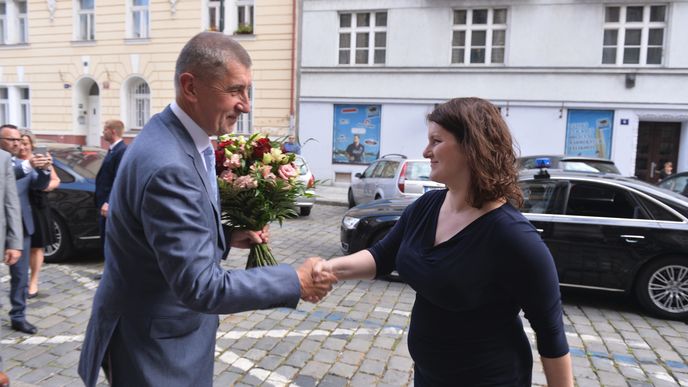 Premiér Andrej Babiš (ANO) s ministryní práce a sociálních věcí Janou Maláčovou (ČSSD)