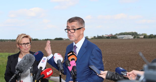 Andrej Babiš (ANO) mluvil u pole a metra v Letňanech o nové administrativní čtvrti (17. 9. 2019)