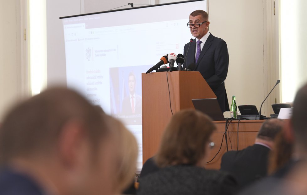 Premiér Andrej Babiš (ANO) na poradě vedoucích zastupitelských úřadů ČR v zahraničí (27.8 2018)