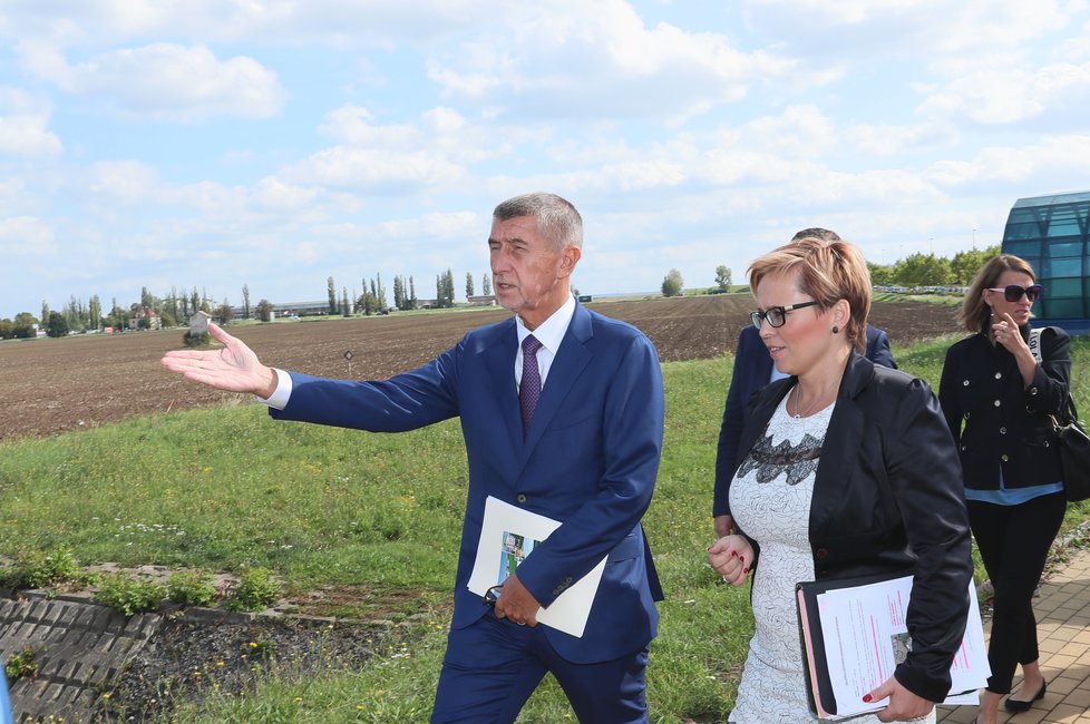 Premiér Andrej Babiš (ANO) navštívil pozemek, kde má stát nová vládní čtvrť. (19. 9. 2019)