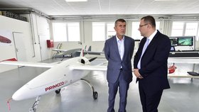 Andrej Babiš v Radotíně při návštěvě firmy vyvíjející bezpilotní letouny
