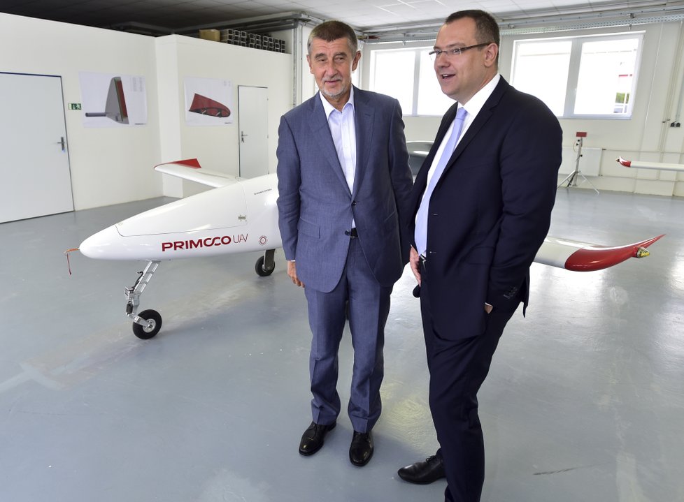 Andrej Babiš v Radotíně při návštěvě firmy vyvíjející bezpilotní letouny