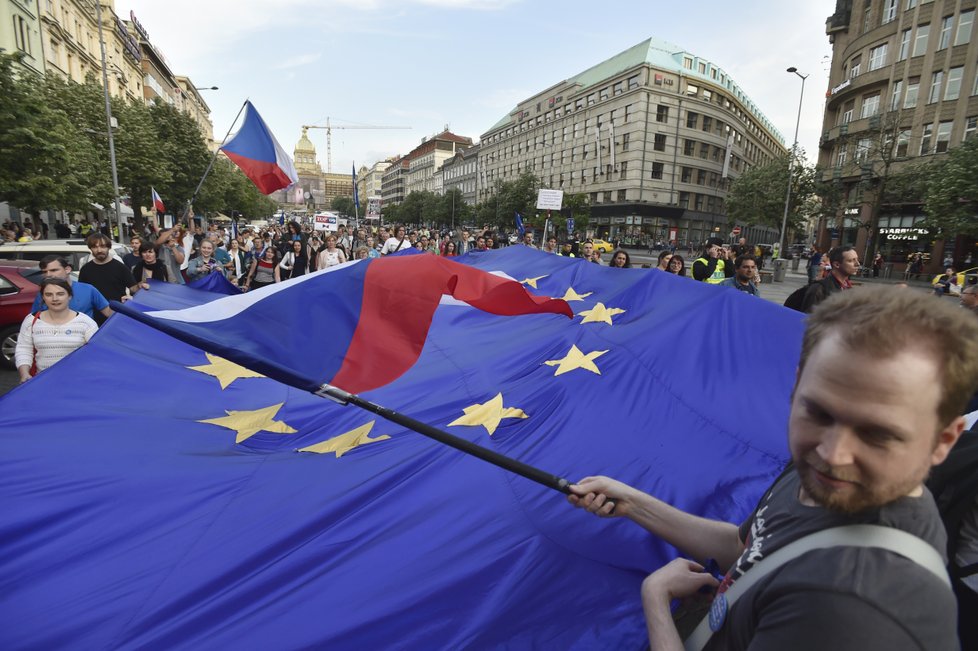 Protest proti Andreji Babišovi a vládě s podporou KSČM (9. 5. 2018)