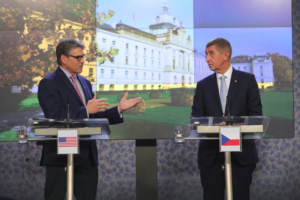 Andrej Babiš přivítal na Úřadu vlády amerického ministra energetiky Ricka Perryho