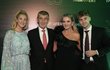 Andrej Babiš s manželkou Monikou, dcerou Vivien a synem Frederikem (říjen 2023) Andrej Babiš s manželkou Monikou, dcerou Vivien a synem Frederikem (říjen 2023)