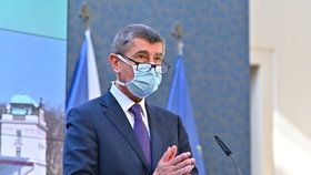 Andrej Babiš s rouškou na tiskovce na Úřadu vlády (17.3.2020)