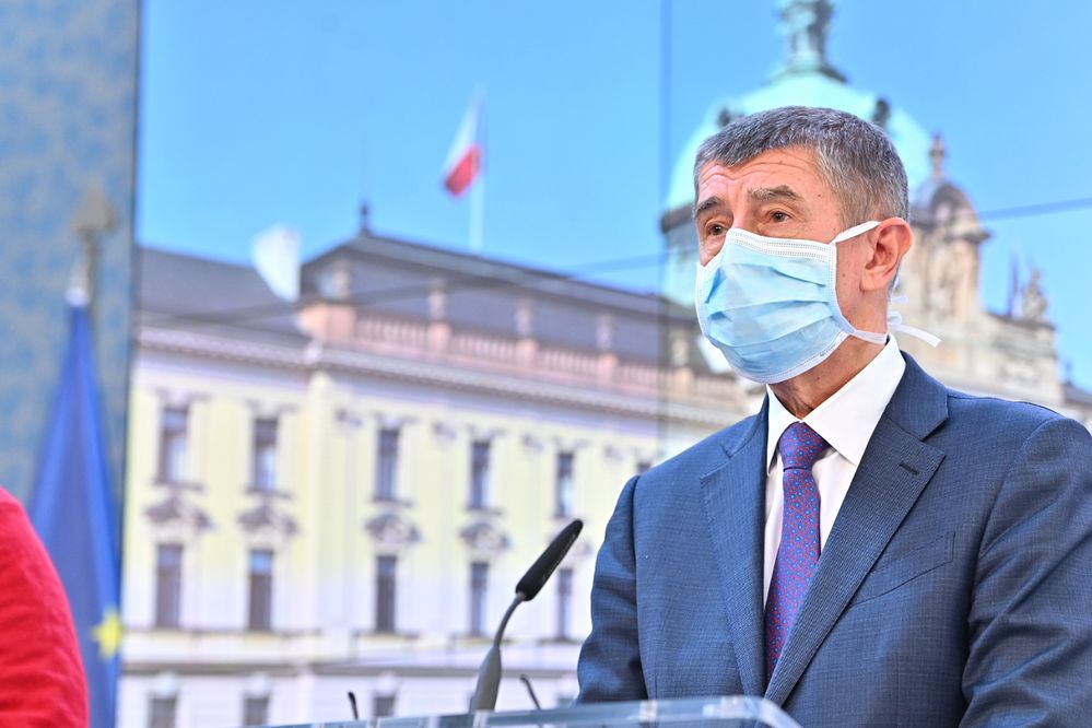 Andrej Babiš s rouškou na tiskovce na Úřadu vlády (17.3.2020)