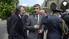 Andrej Babiš v roce 2013 při příchodu na ruské velvyslanectví v Praze na Oslavu osvobození