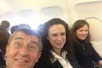 Selfie Andreje Babiše s jeho kolegyněmi z ministerstva financí náměstkyní Hornochovou a její poradkyní Hrdinkovou