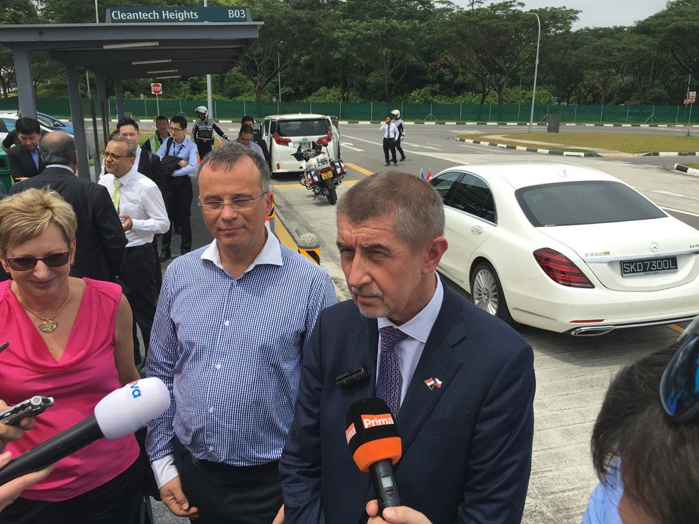 Andrej Babiš (ANO) v Singapuru navštívil i testovací centrum pro auta bez řidičů. Jedním z nich se pak na okruhu i sám svezl (15.1.2019)