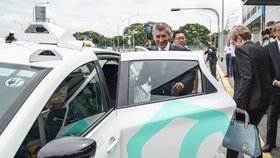 Premiér Babiš v Singapuru: Na testovacím okruhu aut bez řidičů