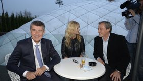 Andrej Babiš s partnerkou Monikou a ministrem obrany Martinem Stropnickým