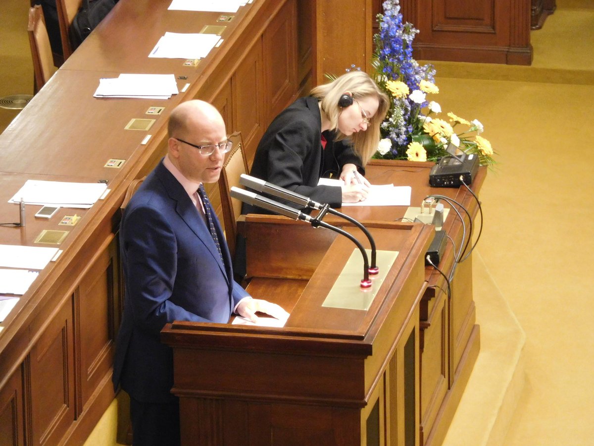 Premiér Sobotka při svém vystoupení ve Sněmovně na mimořádné schůzi k Čapímu hnízdu