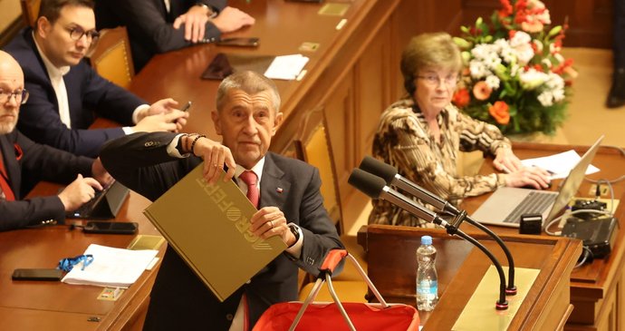 Andrej Babiš (ANO) během mimořádné schůze Sněmovny ke střetu zájmů (listopad 2025)