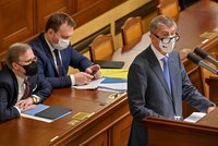 Barbarská agrese, shodla se Sněmovna. Babiš žádal: Buďte zdrženliví vůči Rusům v Česku
