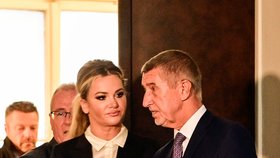 Andrej Babiš s manželkou Monikou u soudu. (14.9.2022)