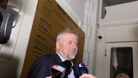 Poslanec ODS a bývalý středočeský hejtman Petr Bendl u soudu s Andrejem Babišem.(15. 9. 2022)