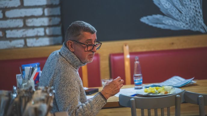 Andrej Babiš a jeho tým v restauraci Srdcovka v Brně