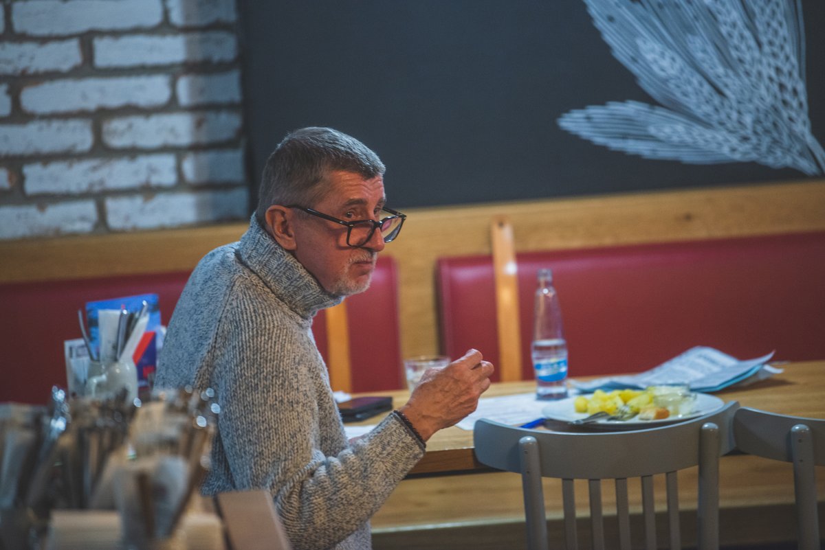 Andrej Babiš a jeho tým v restauraci Srdcovka v Brně