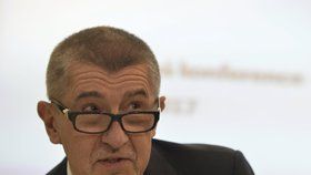 Andrej Babiš během zveřejňování výsledků státního rozpočtu za rok 2016 (na tiskovce konané 3. ledna 2017)