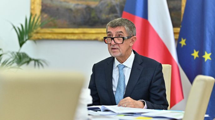 Premiér Andrej Babiš (ANO) při jednání vlády.