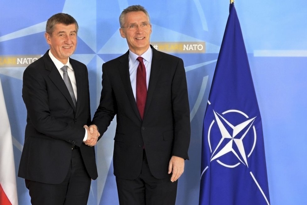 Andrej Babiš (ANO) s generálním tajemníkem NATO Stoltenbergem v Bruselu