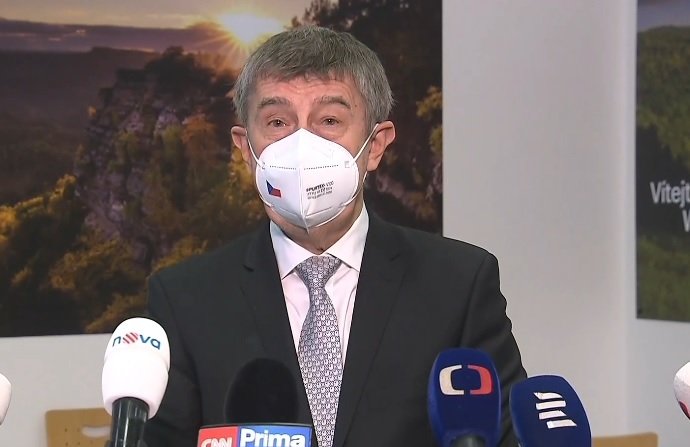 Premiéer Andrej Babiš před odletem do POlska na summit V4 (17.2.2021)