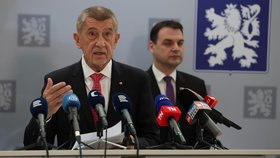 Andrej Babiš (ANO) s ministry Macinkou a Zůnou před odletem na summit NATO do Ankary (7.7.2026)