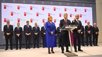 Nová Babišova vláda poprvé zasedla. K nebi se vzneslo tisíc holubic a lidé tleskají vestoje. Fialu si odvezl Charon Nová Babišova vláda poprvé zasedla. K nebi se vzneslo tisíc holubic a lidé tleskají vestoje. Fialu si odvezl Charon