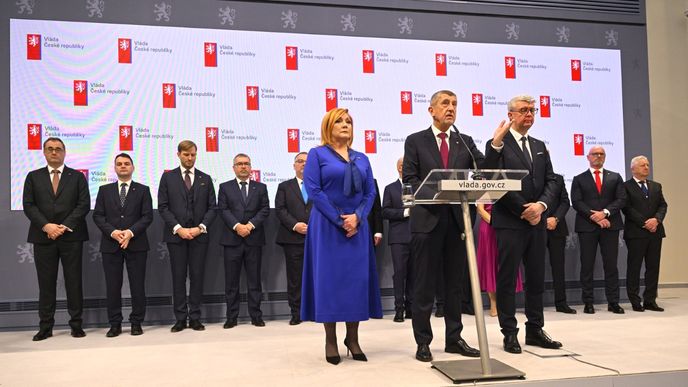 Tiskovka po prvním jednání Babišovy nové vlády (15.12.2025) Tiskovka po prvním jednání Babišovy nové vlády (15.12.2025)
