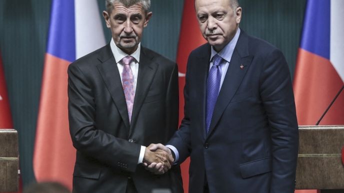 Premiér Andrej Babiš na státní návštěvě Turecka. Na snímku s tureckým prezidentem Erdoganem