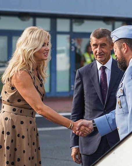 Andrej Babiš utekl od zmatků do Turecka. Doprovodila ho i jeho manželka Monika. (2.9.2019)