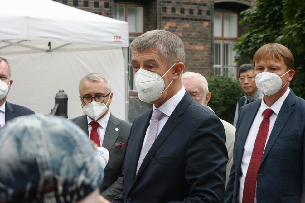 Předseda vlády Andrej Babiš (ANO) na tiskové konferenci k rekonstrukci porodnice U Apolináře a plánované stavbě nového pavilonu neonatologie.