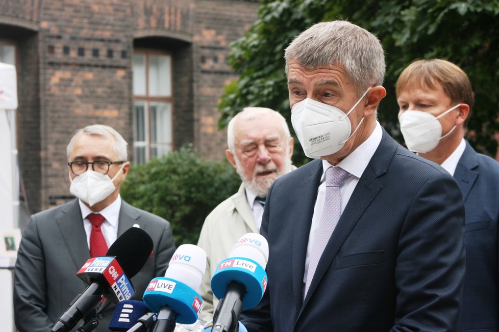 Předseda vlády Andrej Babiš (ANO) na tiskové konferenci k rekonstrukci porodnice U Apolináře a plánované stavbě nového pavilonu neonatologie.