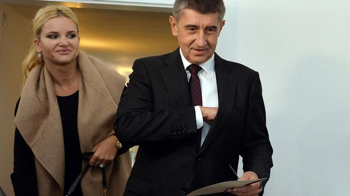 Andrej Babiš u voleb s manželkou
