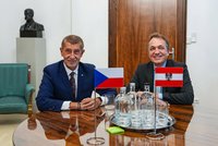 Babiš kvůli drahé naftě kritizuje Evropu. Havlíček chce nový Český dům v Bruselu