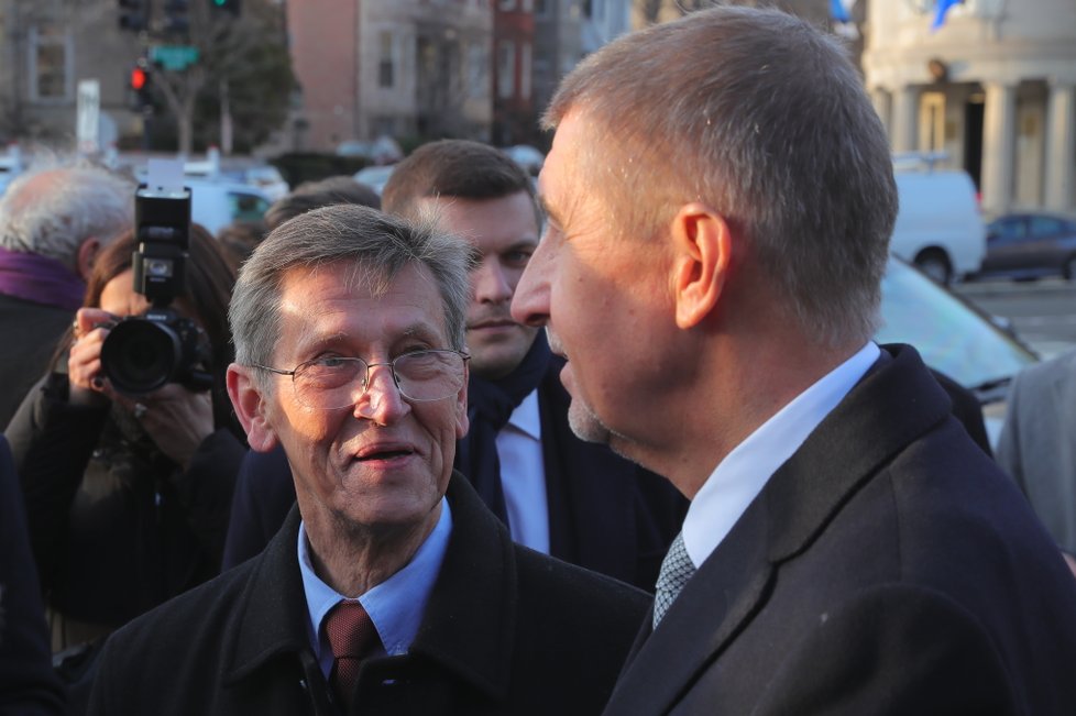 Růst důchodů o 900 korun slíbil i premiér Andrej Babiš (ANO).